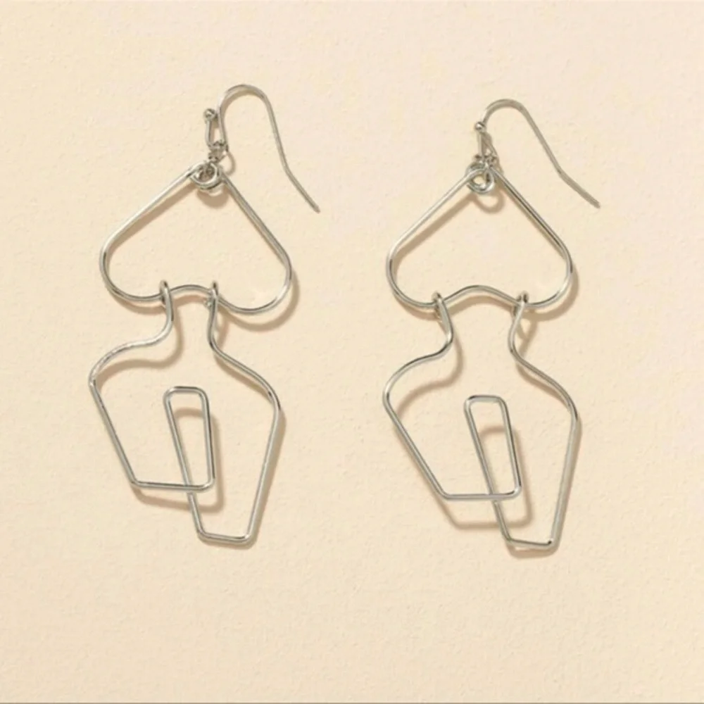 3/$30 🤍 Abstract Face Earrings